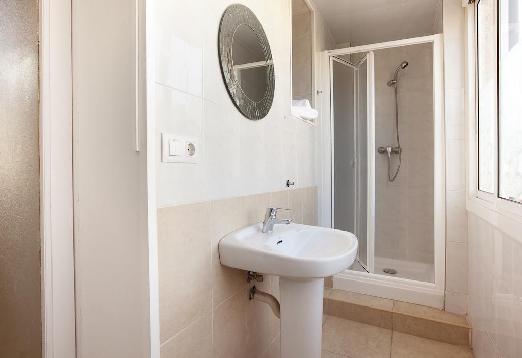 Barnapartments Basic Gracia Barcelona Eksteriør bilde