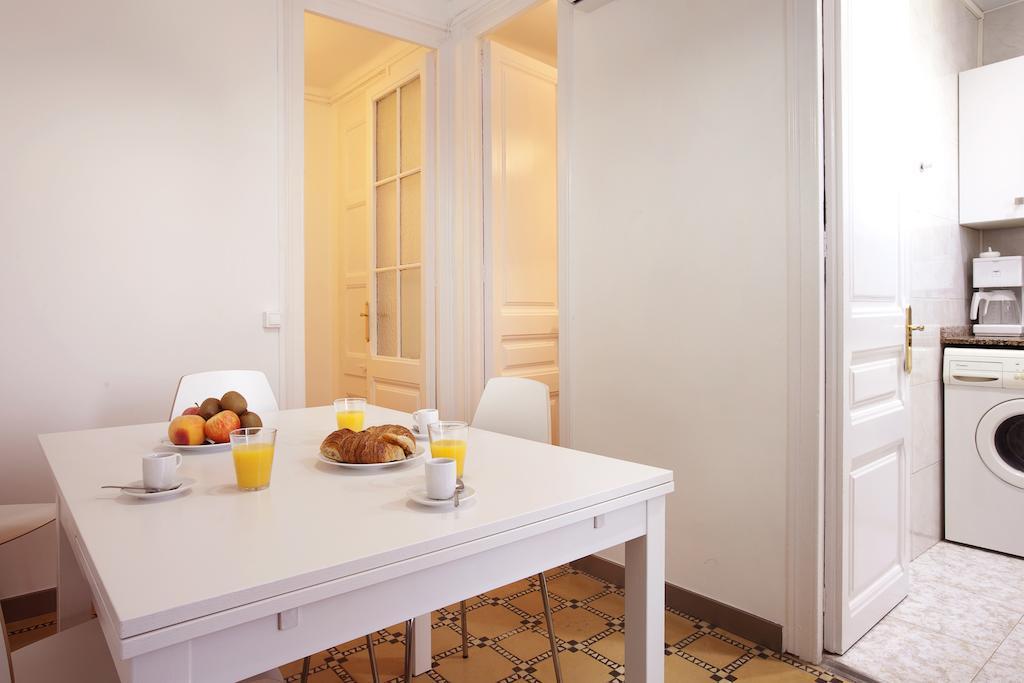 Barnapartments Basic Gracia Barcelona Eksteriør bilde