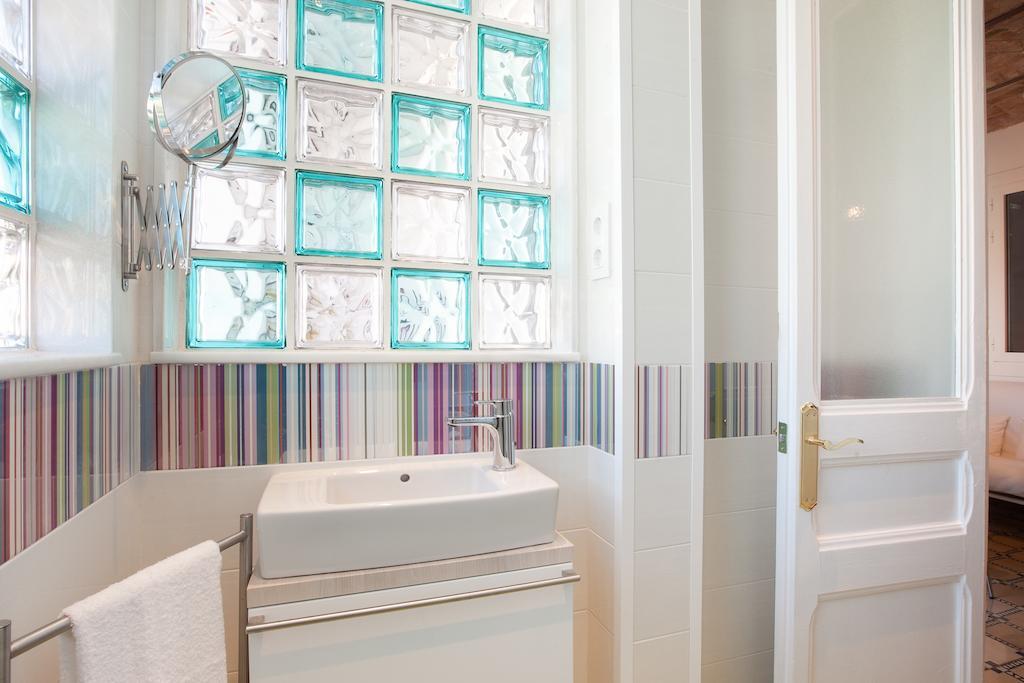 Barnapartments Basic Gracia Barcelona Eksteriør bilde