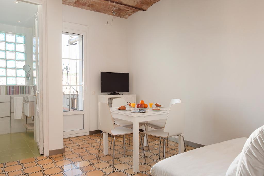 Barnapartments Basic Gracia Barcelona Eksteriør bilde