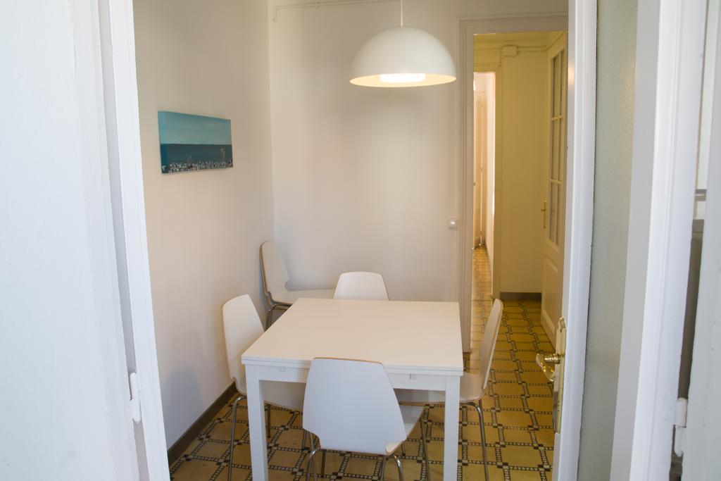 Barnapartments Basic Gracia Barcelona Eksteriør bilde