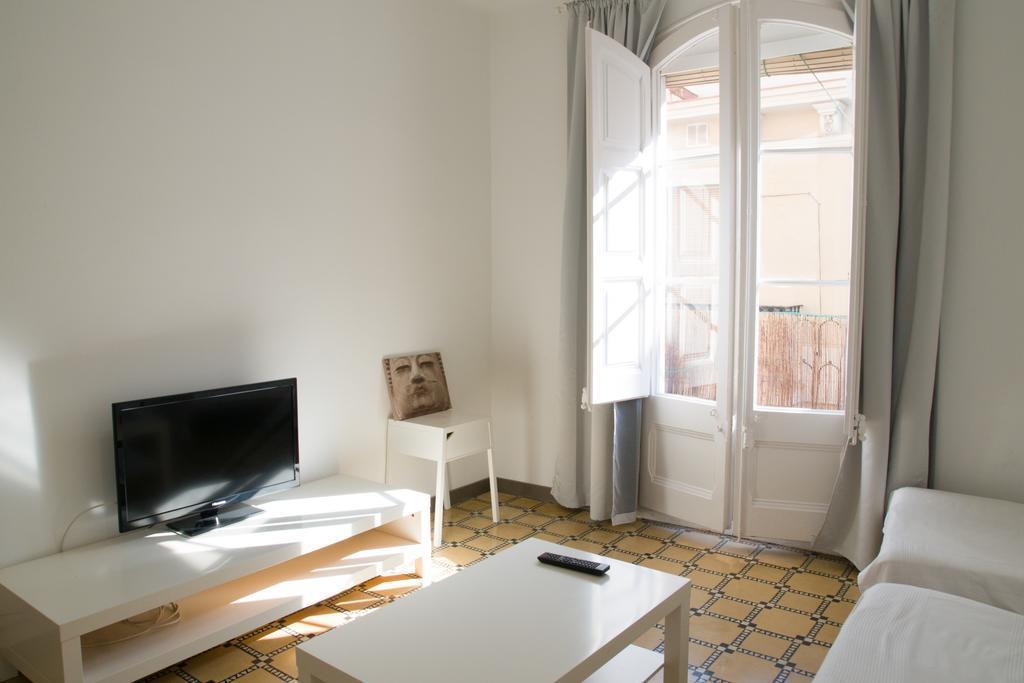 Barnapartments Basic Gracia Barcelona Eksteriør bilde