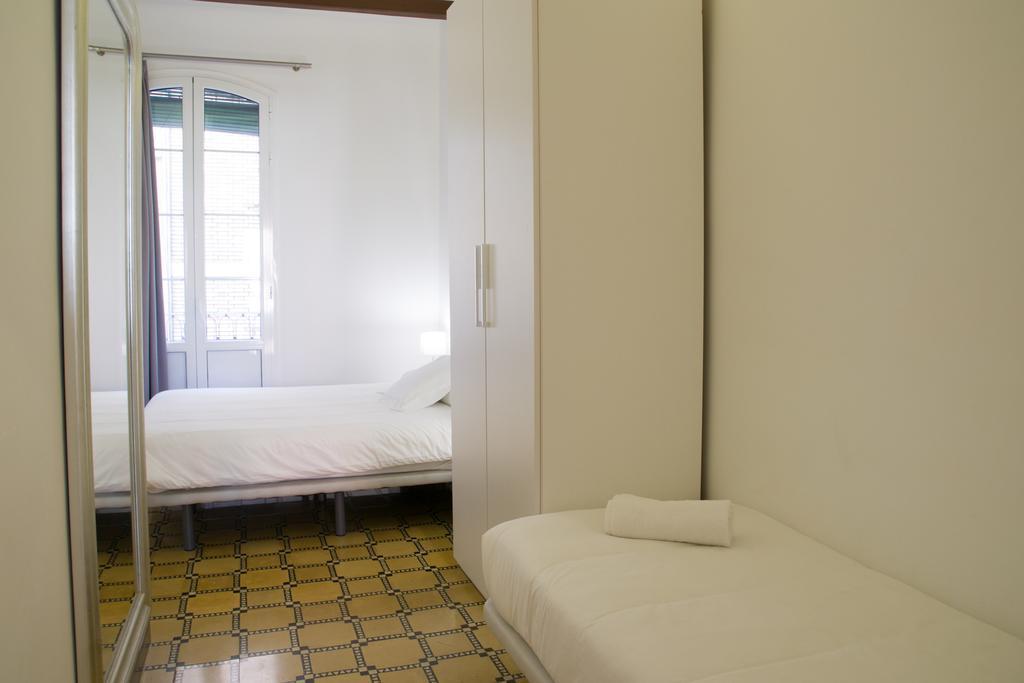Barnapartments Basic Gracia Barcelona Eksteriør bilde