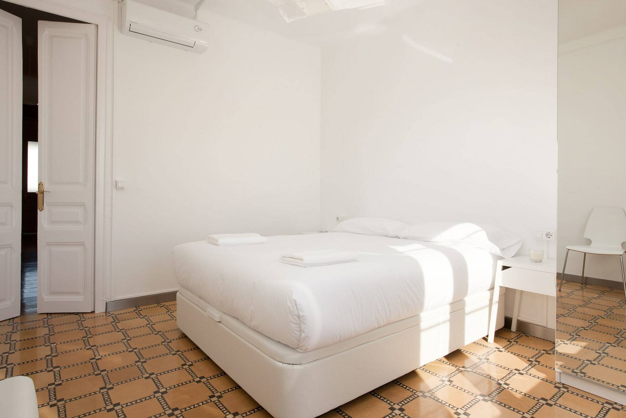 Barnapartments Basic Gracia Barcelona Eksteriør bilde